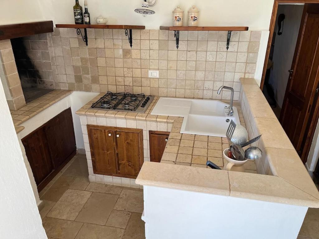 Casa Giuliveto - Charmantes Ferienhaus Mit Privatpool In Olivenhain Ostuni Extérieur photo